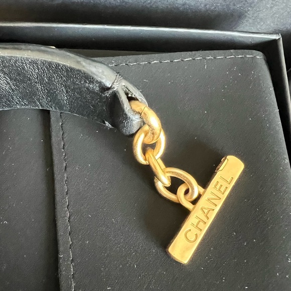 authentic Chanel leather strap bracelet - Picture 8 of 10